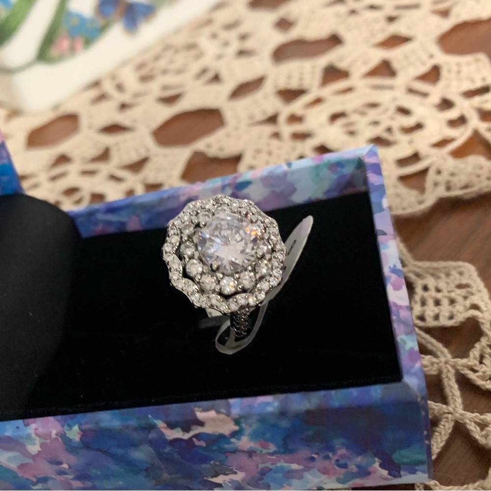 Silver Halo Cocktail Ring with Clear Crystals - Size 8 new in box